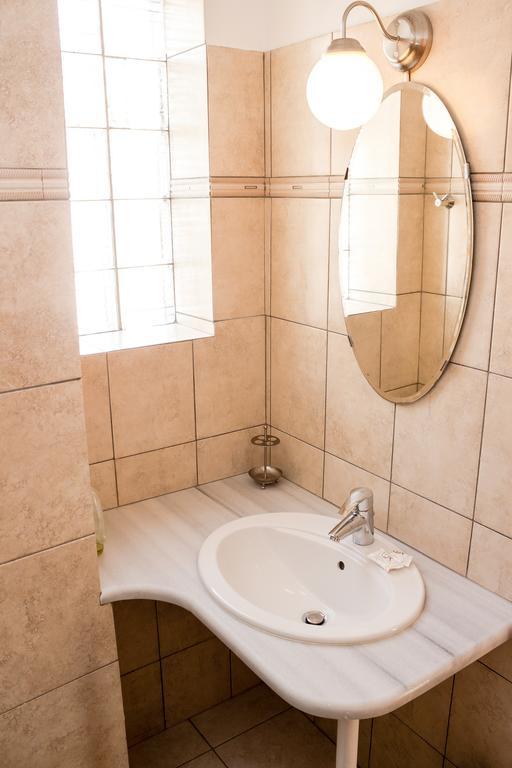 Almar Apartments Batsi Habitación foto
